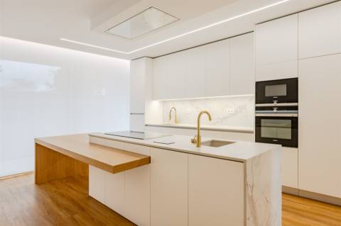 Moradia T4 com Vista Mar e Piscina