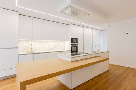 Moradia T4 com Vista Mar e Piscina