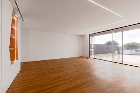 Moradia T4 com Vista Mar e Piscina
