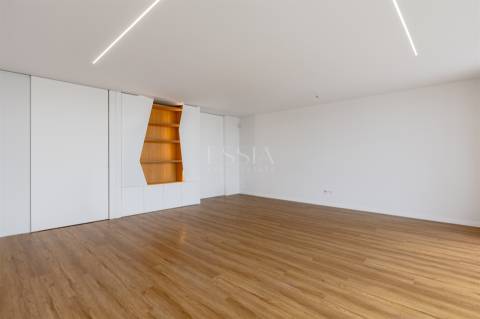 Moradia T4 com Vista Mar e Piscina