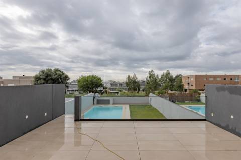 Moradia T4 com Vista Mar e Piscina