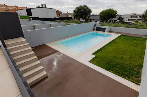 Moradia T4 com Vista Mar e Piscina