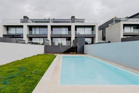 Moradia T4 com Vista Mar e Piscina