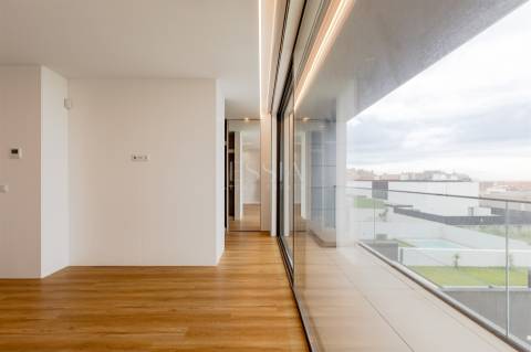 Moradia T4 com Vista Mar e Piscina