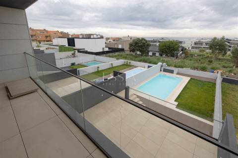 Moradia T4 com Vista Mar e Piscina