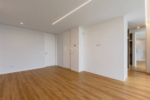 Moradia T4 com Vista Mar e Piscina