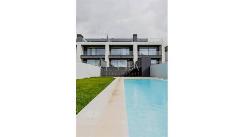 Moradia T4 com Vista Mar e Piscina