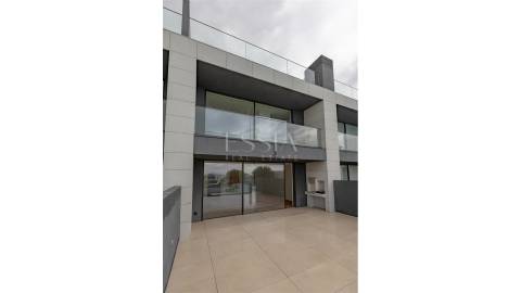 Moradia T4 com Vista Mar e Piscina