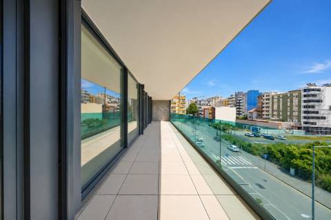 Apartamento T3 com Varanda de 37.6m2 no Varandas do Foco
