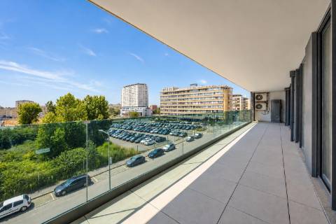 Apartamento T3 com Varanda de 37.6m2 no Varandas do Foco