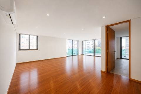 Apartamento T3 com Varanda no Varandas do Foco
