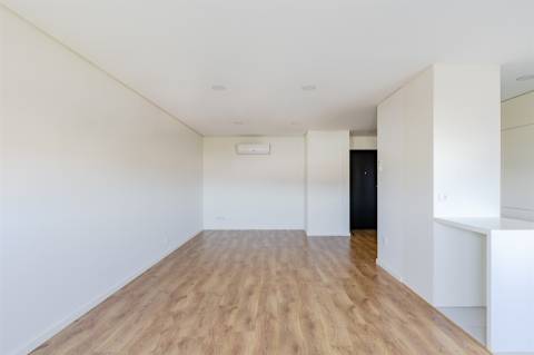 Apartamento T1 com Garagem em Campanhã