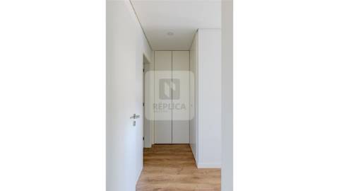 Apartamento T1 com Garagem em Campanhã