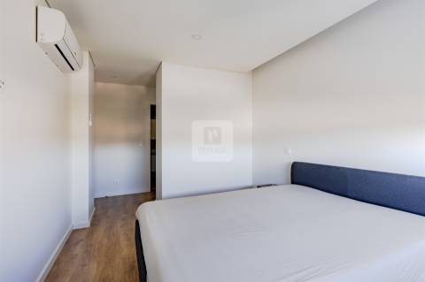 Apartamento T1 com Garagem em Campanhã