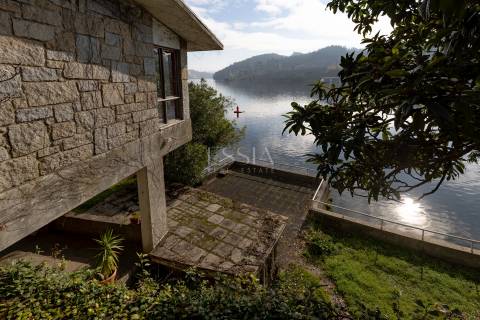 Moradia T5 sobre o Rio Douro