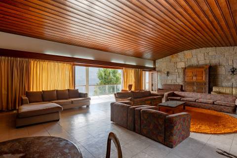 Moradia T5 sobre o Rio Douro