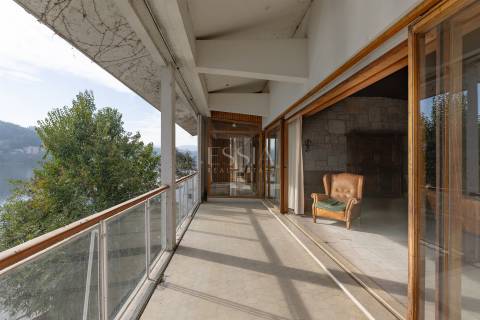 Moradia T5 sobre o Rio Douro