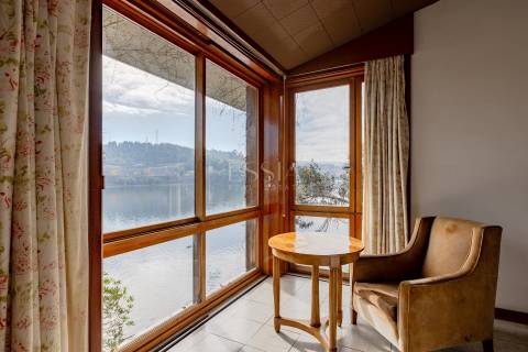 Moradia T5 sobre o Rio Douro