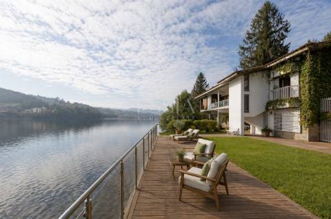 Moradia T5 sobre o Rio Douro