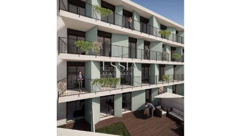 Apartamento T0 com garagem no CC FLATS
