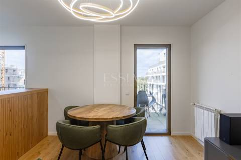 Apartamento T2 com Varanda e Garagem no Antas Atrium