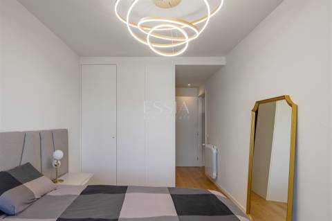 Apartamento T2 com Varanda e Garagem no Antas Atrium