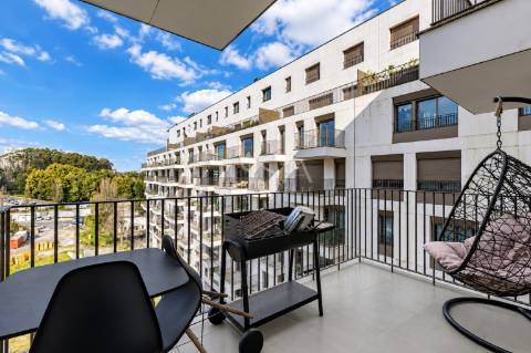 Apartamento T2 com Varanda e Garagem no Antas Atrium