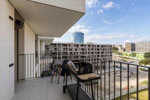 Apartamento T2 com Varanda e Garagem no Antas Atrium