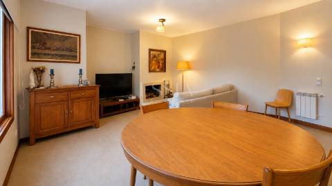 Apartamento T2 Remodelado no Arrábida Place com Garagem