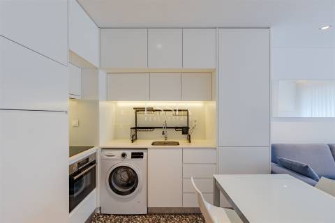 Apartamento T2 com Varanda para Arrendamento nas Antas, Porto