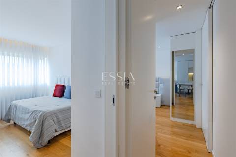 Apartamento T2 com Varanda para Arrendamento nas Antas, Porto