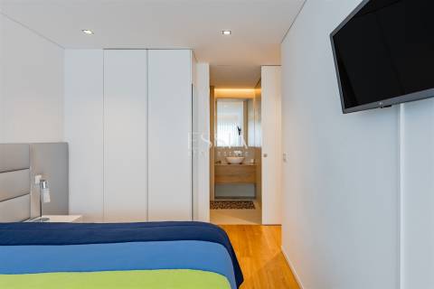 Apartamento T2 com Varanda para Arrendamento nas Antas, Porto