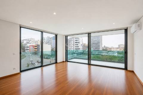 Apartamento T4 com Varanda no Varandas do Foco