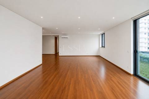 Apartamento T4 com Varanda no Varandas do Foco