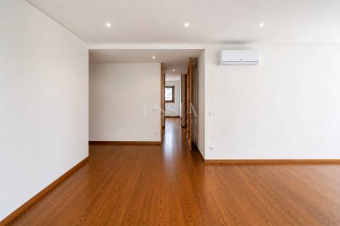 Apartamento T4 com Varanda no Varandas do Foco
