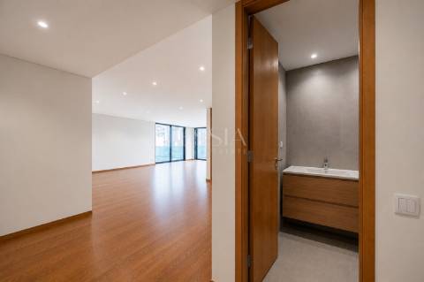 Apartamento T4 com Varanda no Varandas do Foco