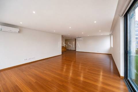 Apartamento T4 com Varanda no Varandas do Foco