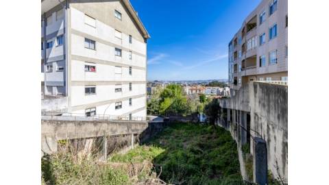 Terreno com PIP Aprovado para Construção em Oliveira do Douro