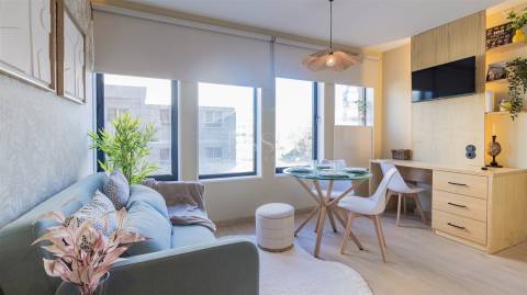 Apartamento T0+1 Remodelado com Licença AL no Porto