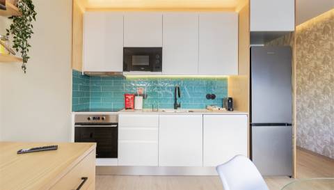 Apartamento T0+1 Remodelado com Licença AL no Porto