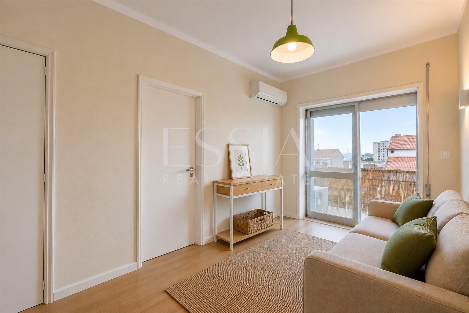 Apartamento T1 com Varanda junto à Praça Velasquez