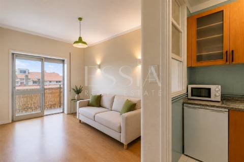 Apartamento T1 com Varanda junto à Praça Velasquez