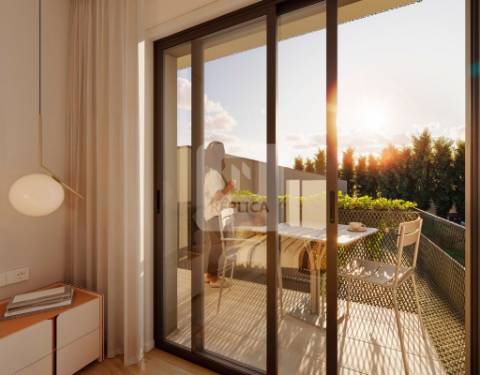 Apartamento T1+1, com varanda, Valadares
