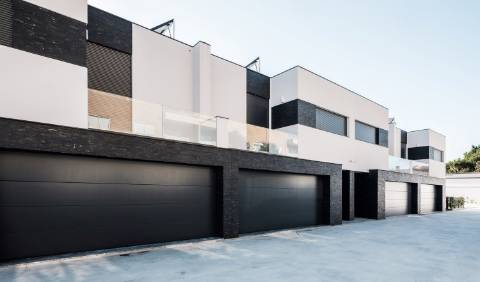 Moradia T4 de Luxo em Miramar - Condomínio Privado com Piscina, Ginásio e Jardim