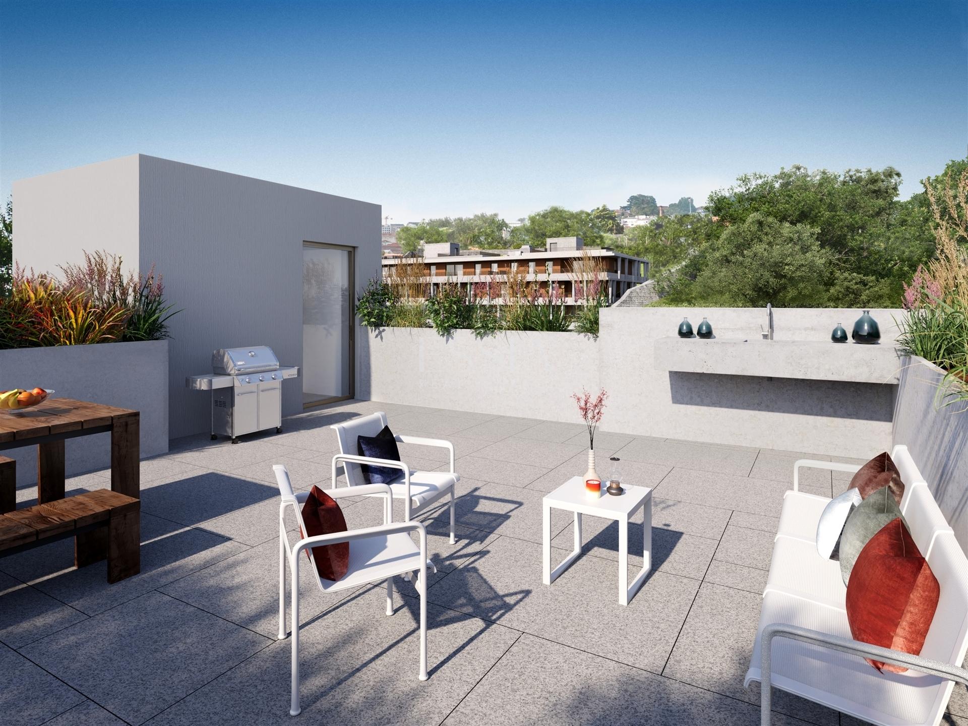 Apartamento T4 com Varanda