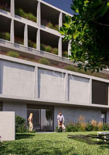 Apartamento T4 com Varanda