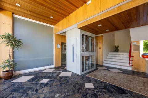 Apartamento T3 Duplex Remodelado na Foz do Douro