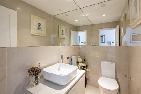 Apartamento T3 Duplex Remodelado na Foz do Douro