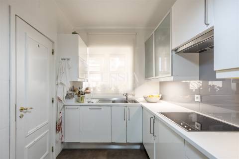 Apartamento T3 Duplex Remodelado na Foz do Douro
