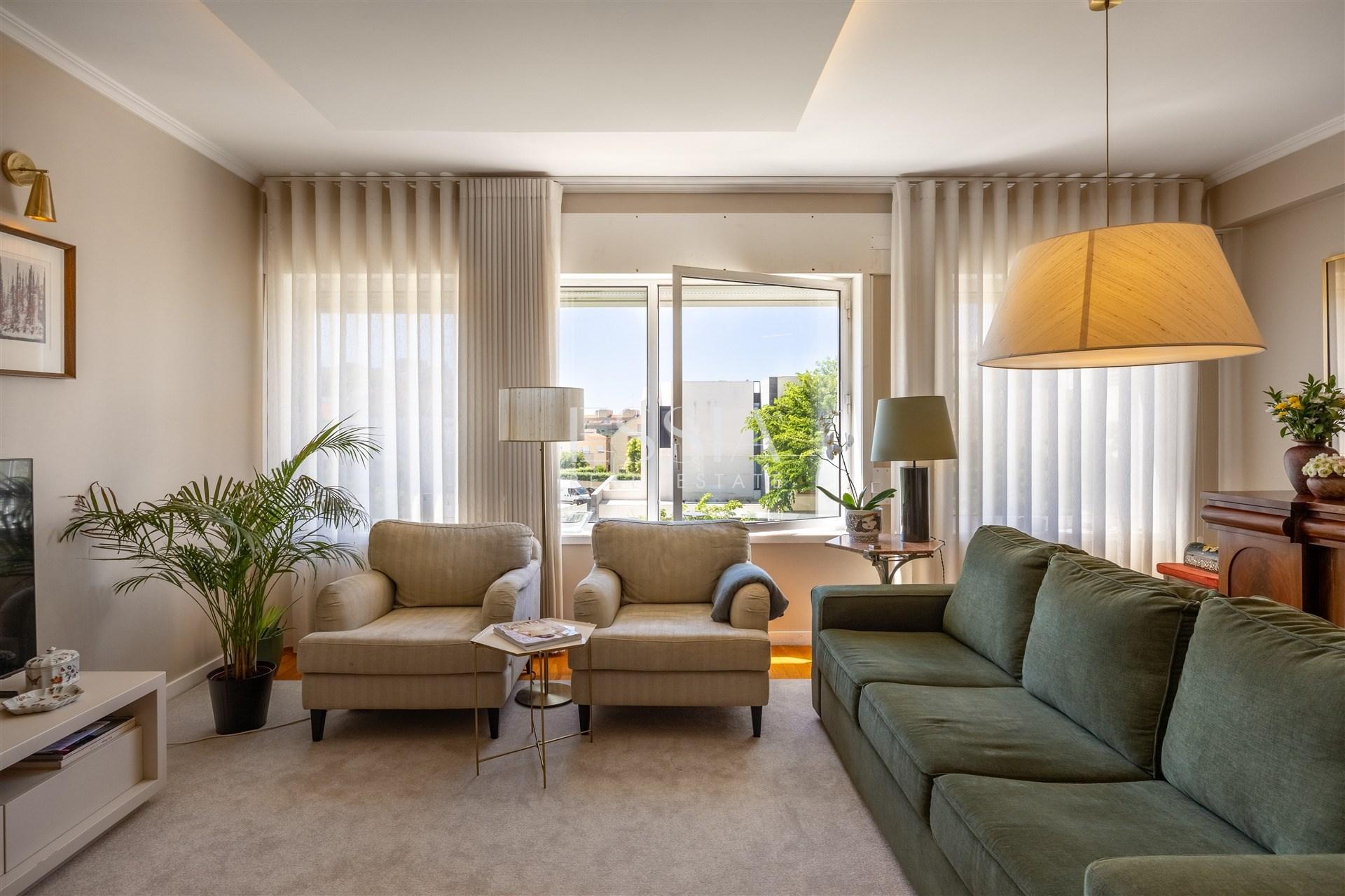 Apartamento T3 Duplex Remodelado na Foz do Douro